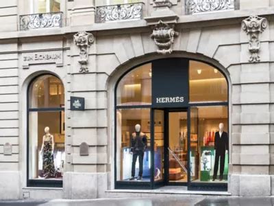 Geschäfte für HERMÈS in Basel .